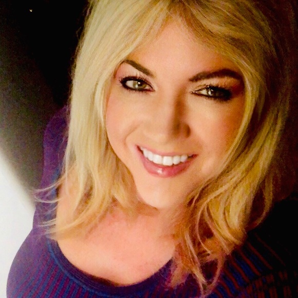 Meet your Posher, Lynda - Picture 2 of 2